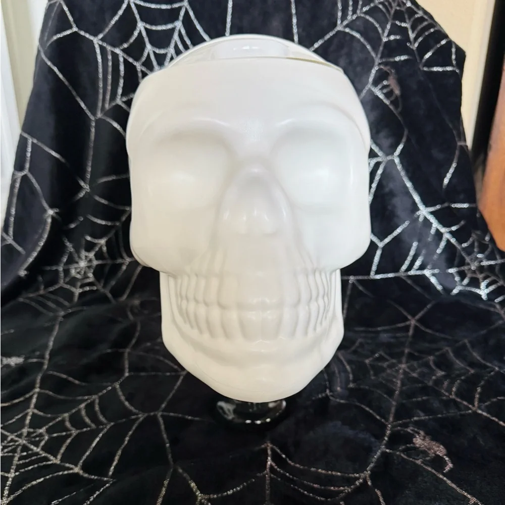 White‎ Skull Plastic Blow Mold Cookie Jar